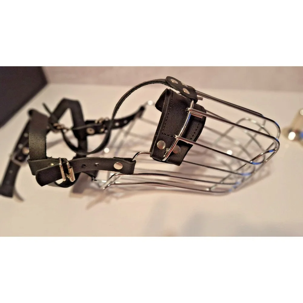CLEVERTAIL METAL DOG MUZZLE HEAVY DUTY WIRE LEATHER STRAPS NEW NO BOX